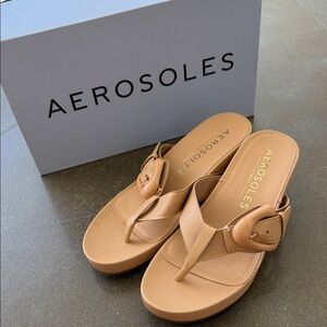 AEROSOLES Tan Platform Thong Sandals with Decorative Buckle